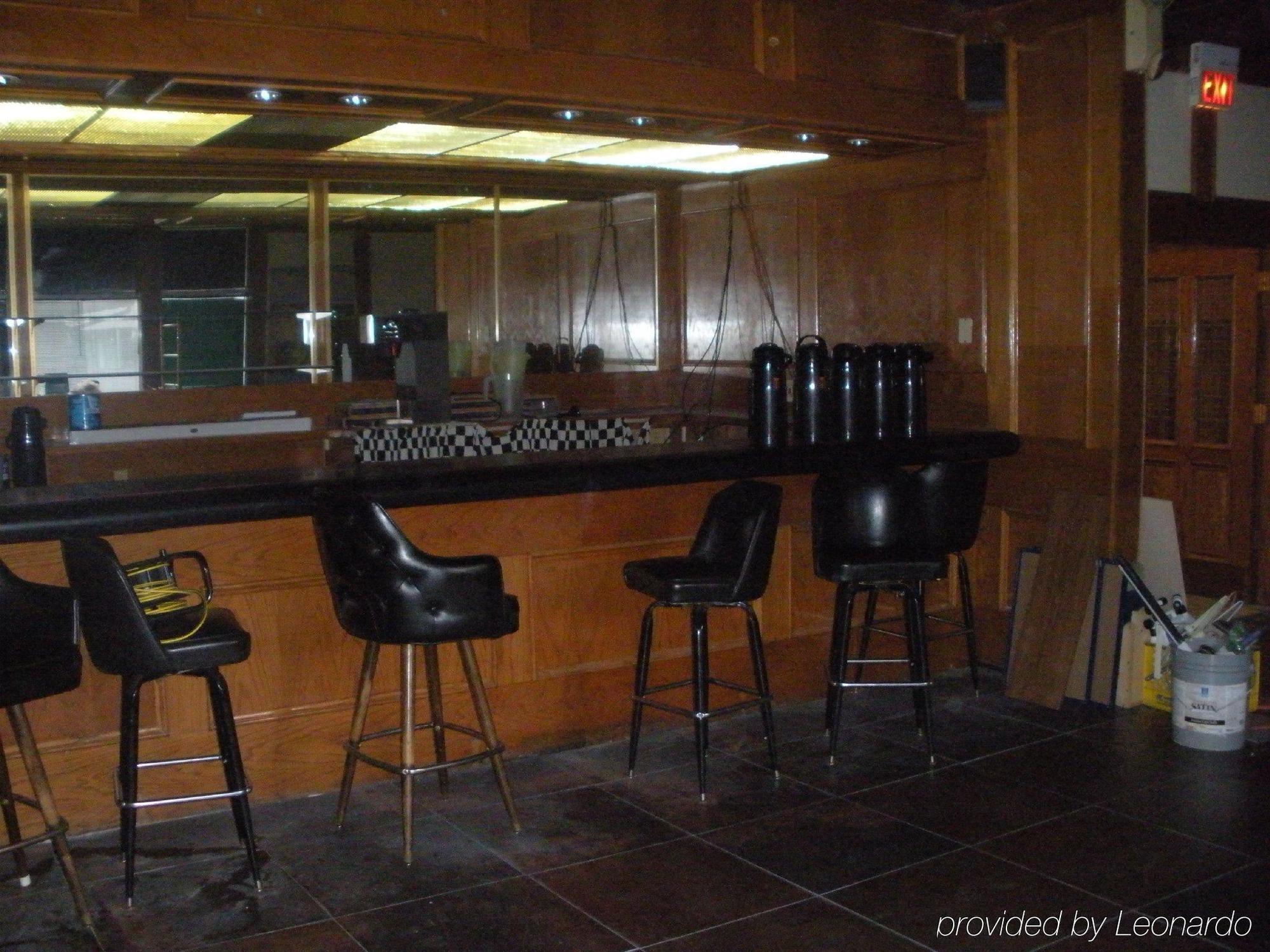 Regency Inn And Conference Center Clinton Restaurant photo