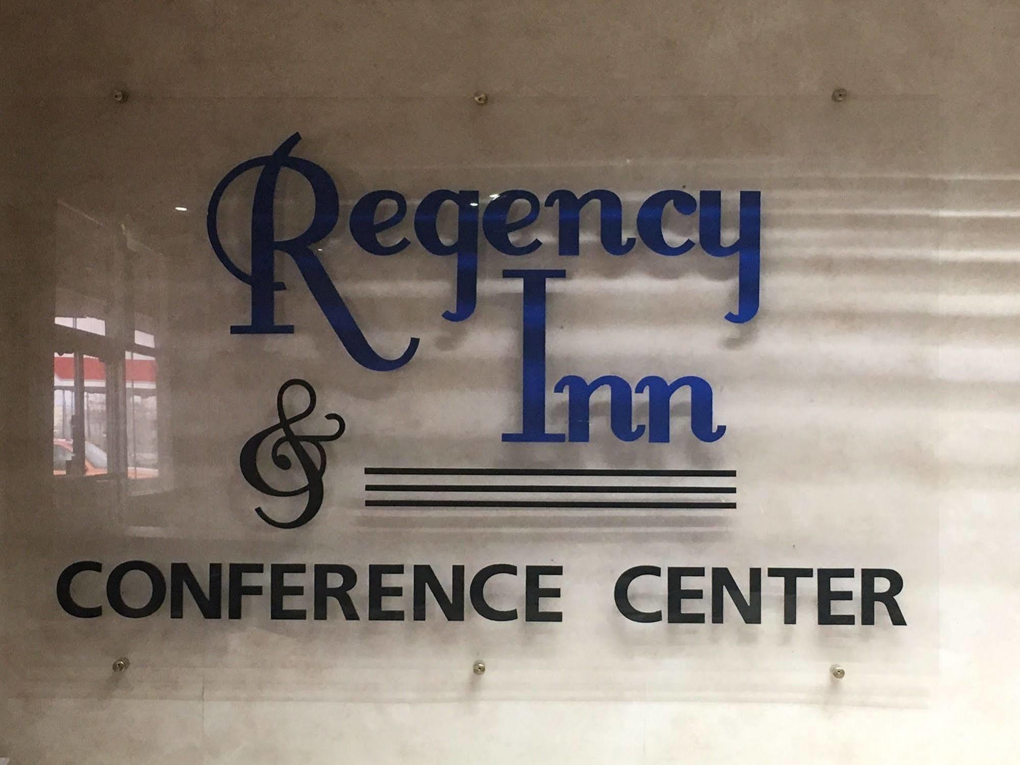 Regency Inn And Conference Center Clinton Exterior photo